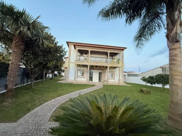 Moradia T6 para Venda em Macieira de Rates