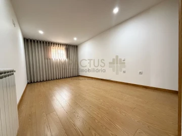Moradia T6 para Venda em Macieira de Rates