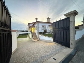 Moradia T6 para Venda em Macieira de Rates