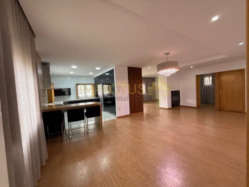 Moradia T6 para Venda em Macieira de Rates