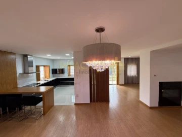 Moradia T6 para Venda em Macieira de Rates