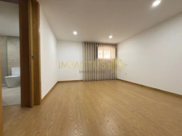 Moradia T6 para Venda em Macieira de Rates