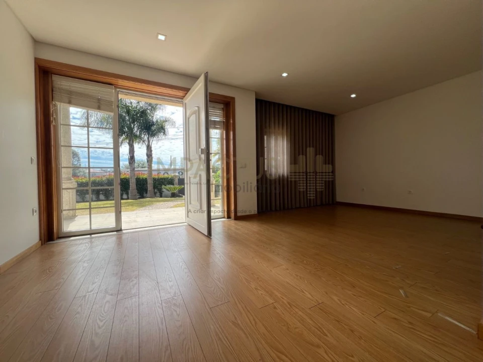Moradia T6 para Venda em Macieira de Rates Foto 35
