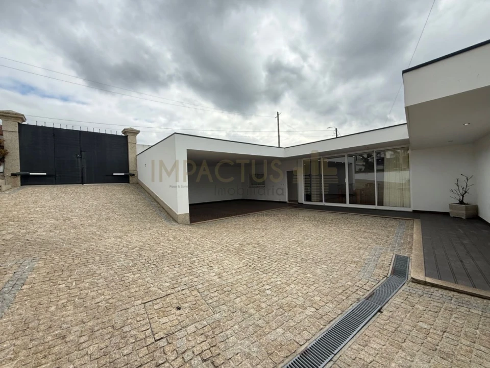 Moradia T6 para Venda em Macieira de Rates Foto 13