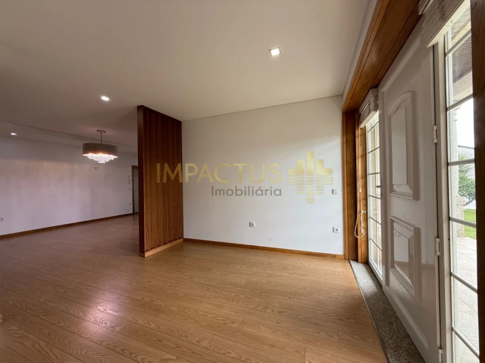 Moradia T6 para Venda em Macieira de Rates Foto 33