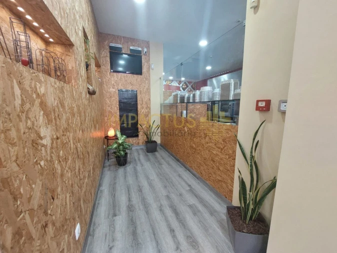 Loja para Trespasse em Fânzeres e São Pedro da Cova Foto 7