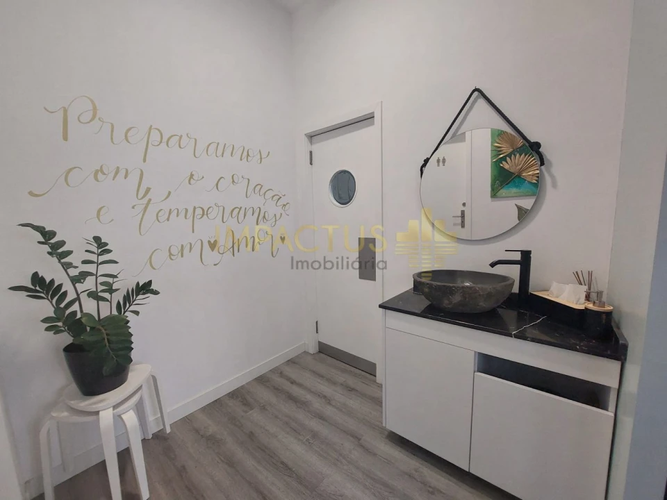 Loja para Trespasse em Fânzeres e São Pedro da Cova Foto 14