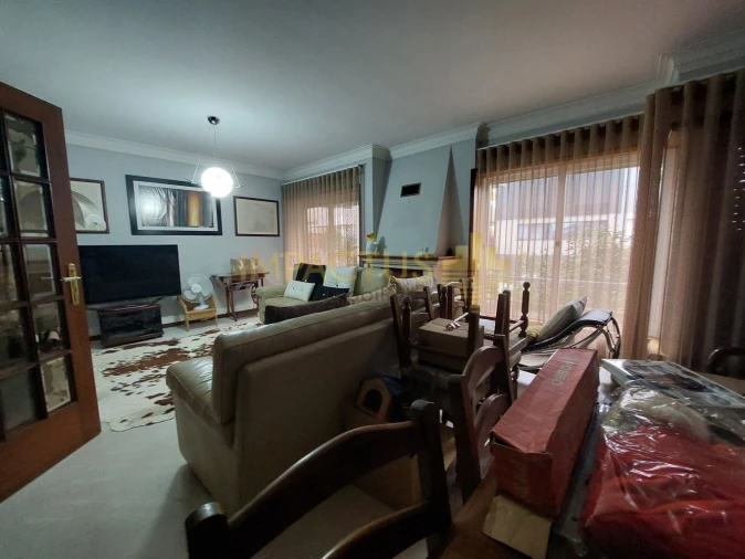 Moradia T4 para Venda em Cidade da Maia Foto 3