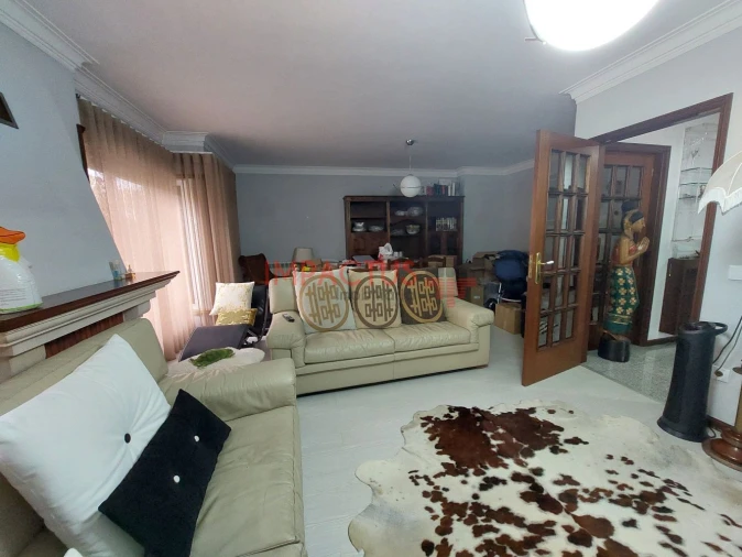 Moradia T4 para Venda em Cidade da Maia Foto 2