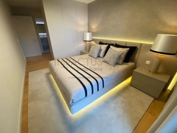 Apartamento T4 para Venda em Santa Marinha e São Pedro da Afurada
