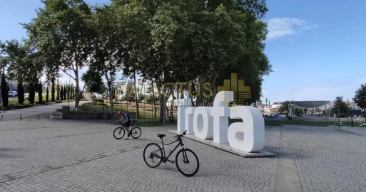 Loja para Arrendamento em Bougado (São Martinho e Santiago)