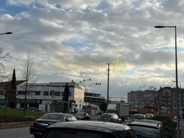 Loja para Arrendamento em Bougado (São Martinho e Santiago)