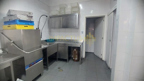 Loja para Venda em Castêlo da Maia