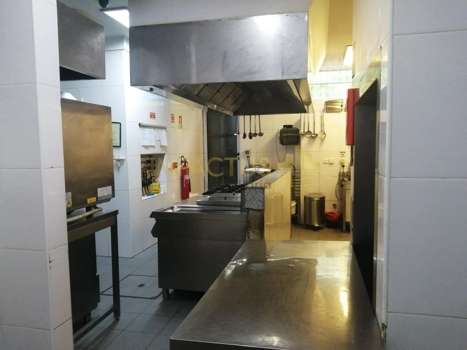 Loja para Venda em Castêlo da Maia Foto 9