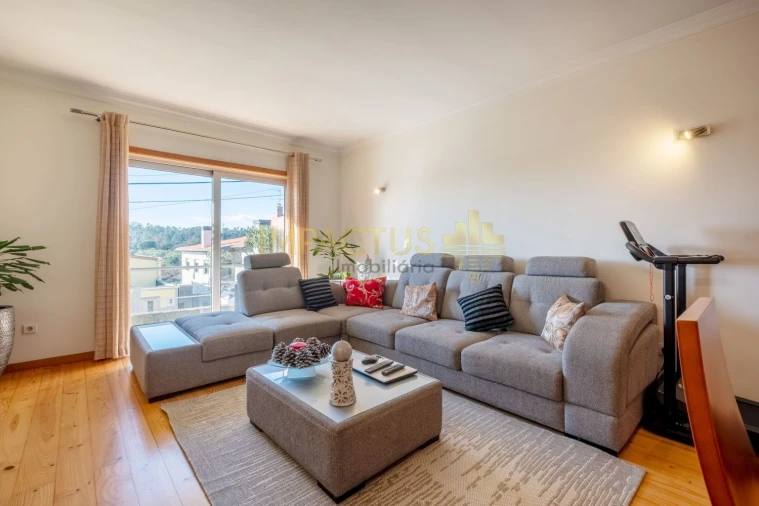 Moradia T3 para Venda em Covelas Foto 2