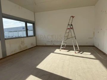 Loja para Arrendamento em Muro