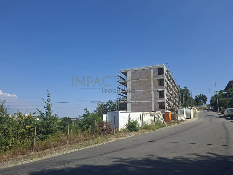 Apartamento T3 para Venda em Oliveira do Douro Foto 2