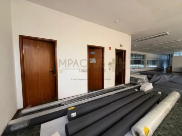 Loja para Arrendamento em Bougado (São Martinho e Santiago)