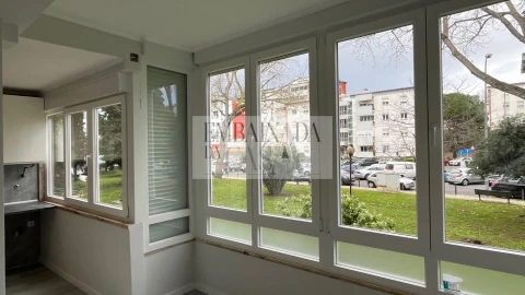 Apartamento T2 para Venda em Oeiras e São Julião da Barra, Paço de Arcos e Caxias