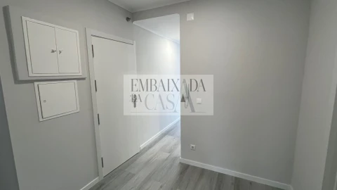 Apartamento T2 para Venda em Oeiras e São Julião da Barra, Paço de Arcos e Caxias