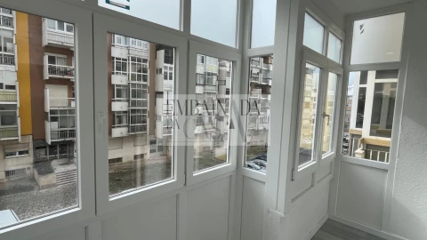 Apartamento T2 para Venda em Oeiras e São Julião da Barra, Paço de Arcos e Caxias