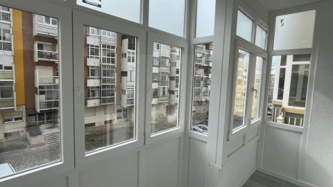 Apartamento T2 para Venda em Oeiras e São Julião da Barra, Paço de Arcos e Caxias