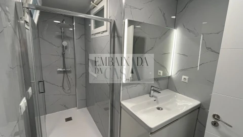 Apartamento T2 para Venda em Oeiras e São Julião da Barra, Paço de Arcos e Caxias