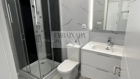 Apartamento T2 para Venda em Oeiras e São Julião da Barra, Paço de Arcos e Caxias