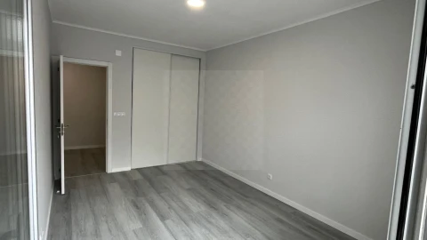 Apartamento T2 para Venda em Oeiras e São Julião da Barra, Paço de Arcos e Caxias