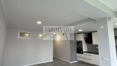 Apartamento T2 para Venda em Oeiras e São Julião da Barra, Paço de Arcos e Caxias