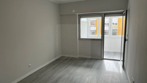 Apartamento T2 para Venda em Oeiras e São Julião da Barra, Paço de Arcos e Caxias