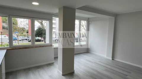 Apartamento T2 para Venda em Oeiras e São Julião da Barra, Paço de Arcos e Caxias