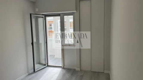 Apartamento T2 para Venda em Oeiras e São Julião da Barra, Paço de Arcos e Caxias