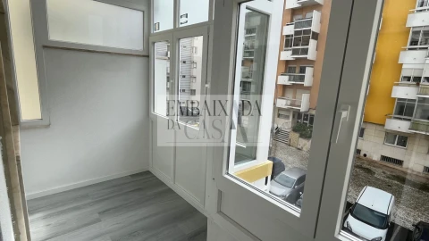 Apartamento T2 para Venda em Oeiras e São Julião da Barra, Paço de Arcos e Caxias