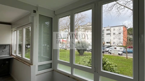 Apartamento T2 para Venda em Oeiras e São Julião da Barra, Paço de Arcos e Caxias