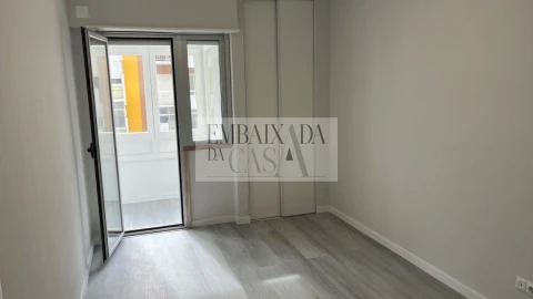 Apartamento T2 para Venda em Oeiras e São Julião da Barra, Paço de Arcos e Caxias