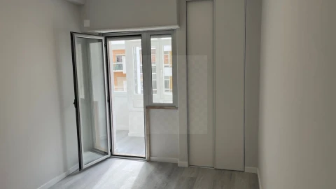 Apartamento T2 para Venda em Oeiras e São Julião da Barra, Paço de Arcos e Caxias