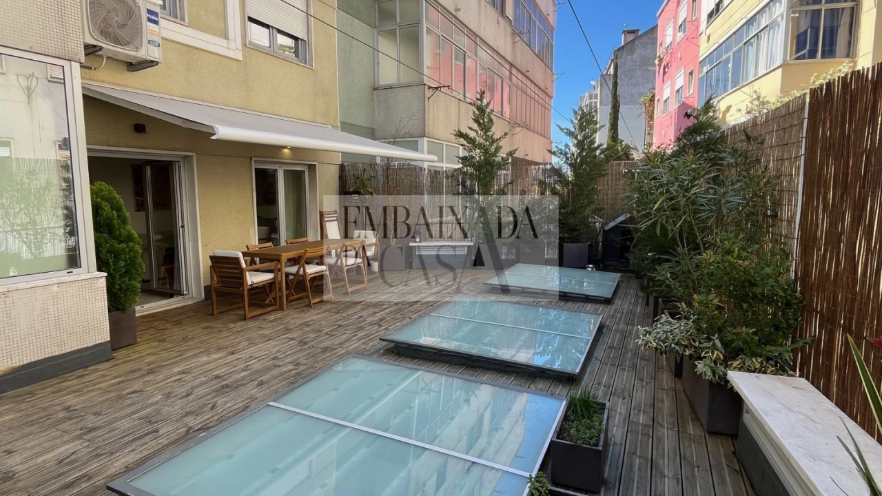 Apartamento T2 para Venda em Alvalade Foto 11