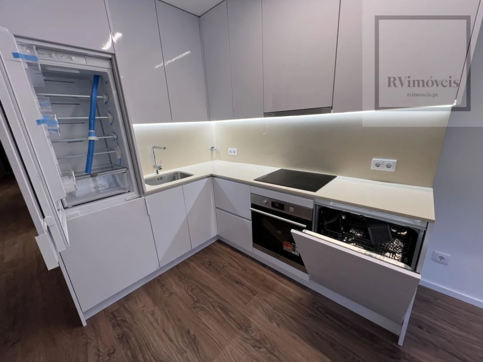 Apartamento T1 para Arrendamento em Santa Maria Maior e Monserrate e Meadela Foto 8