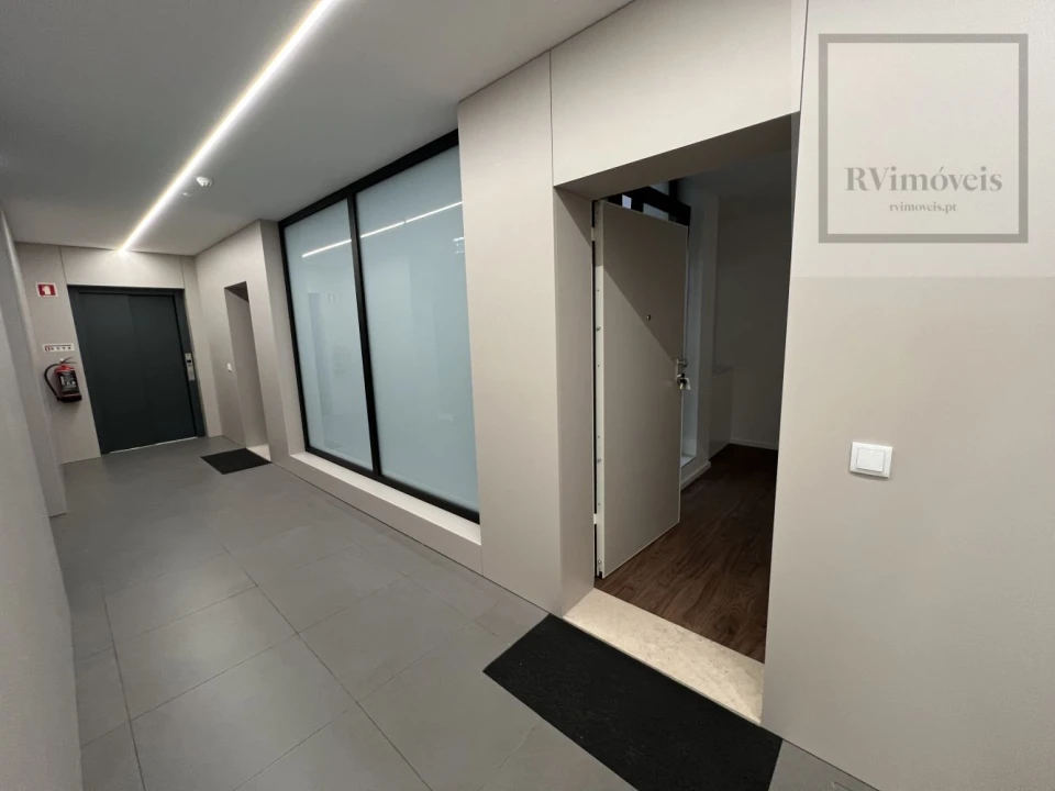 Apartamento T1 para Arrendamento em Santa Maria Maior e Monserrate e Meadela Foto 4