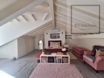 Moradia T4 para Venda em Santa Maria Maior e Monserrate e Meadela