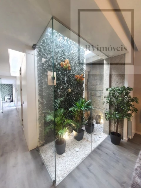 Moradia T4 para Venda em Santa Maria Maior e Monserrate e Meadela