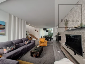 Moradia T4 para Venda em Santa Maria Maior e Monserrate e Meadela