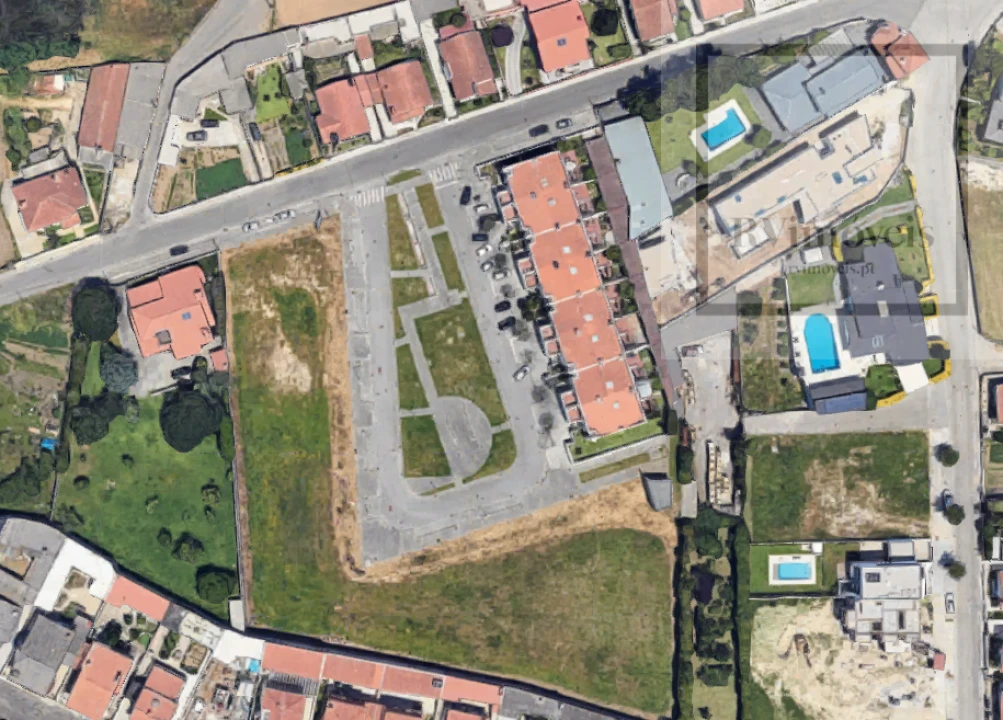 Terreno para Venda em Castêlo da Maia Foto 1