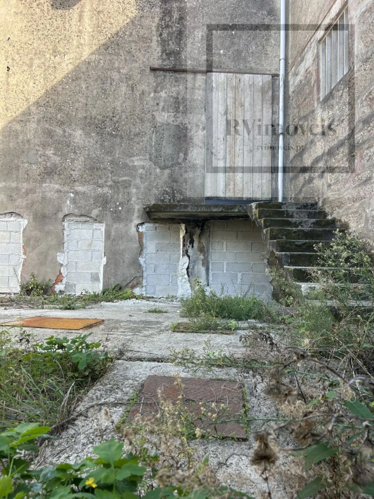 Loja para Venda em Milheiros Foto 18