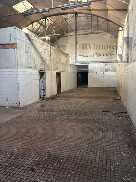 Loja para Venda em Milheiros