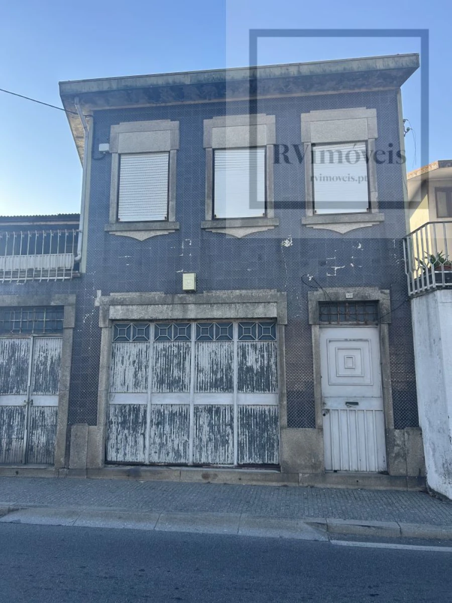 Loja para Venda em Milheiros Foto 2