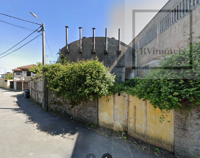 Loja para Venda em Milheiros Foto 14