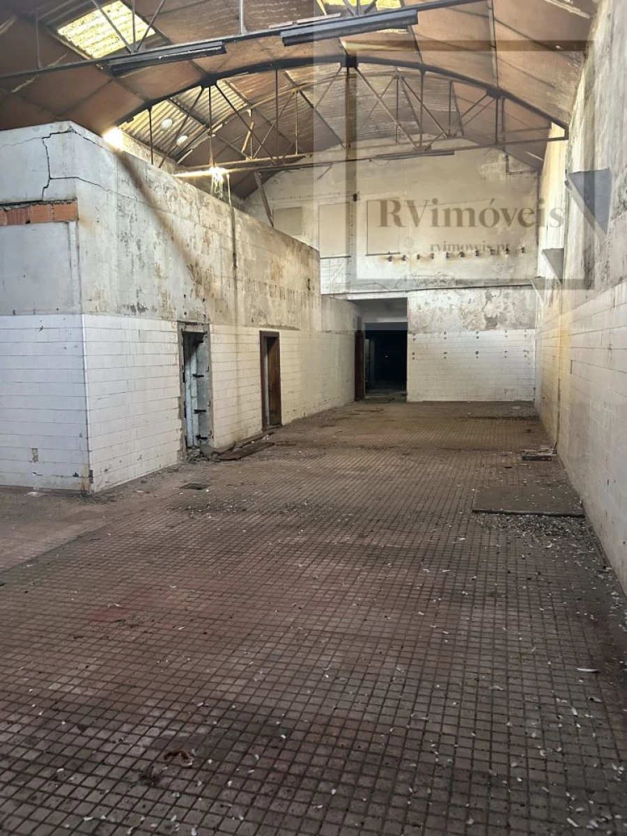 Loja para Venda em Milheiros Foto 6