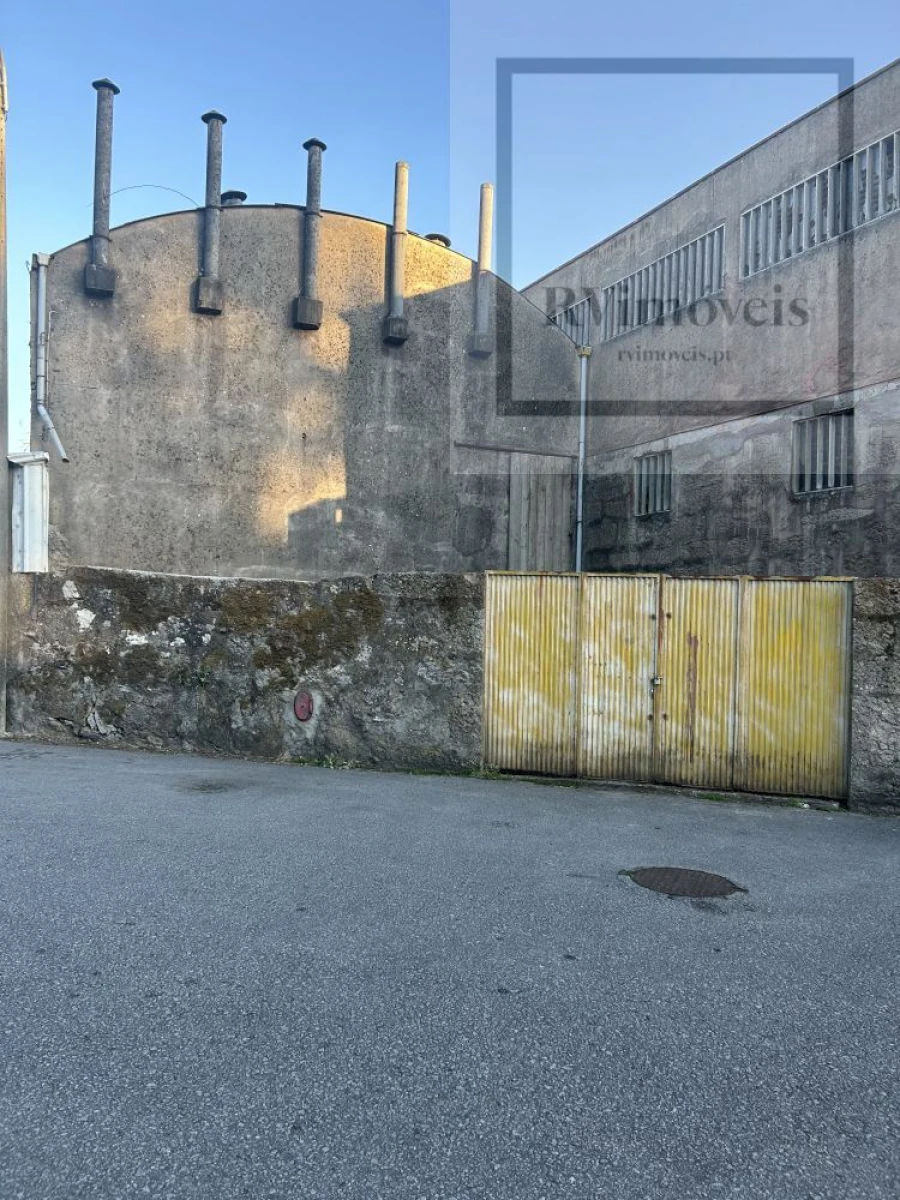 Loja para Venda em Milheiros Foto 16